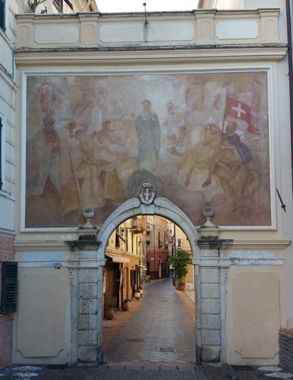 Arco Porta di piazza a Noli